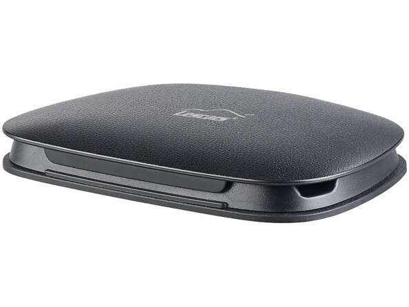 Support smartphone sur tableau de bord plié