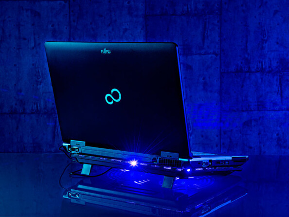 Tablette de ventilation pour pc portable jusqu'à 14" pas cher Callstel avec pc fujitsu