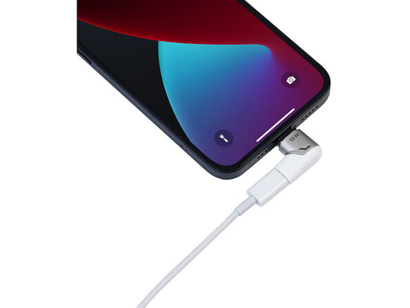 Adaptateur coudé Lightning avec embout magnétique 15W mise en situation sur un iPhone avec câble Lightning