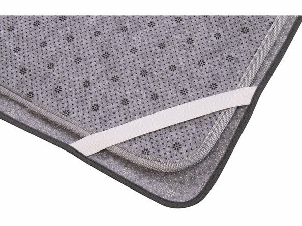 Zoom sur l'attache élastique dans les coins de la housse du tapis gris chauffant Wilson Gabor