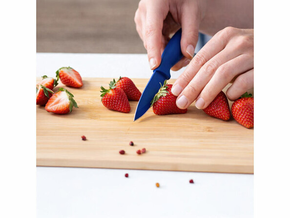 couteau de cuisine coupant des fraises