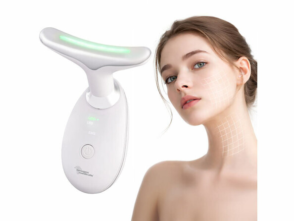 Appareil de massage du visage chauffant EMS avec lumière LED verte vu de face et mannequin visage