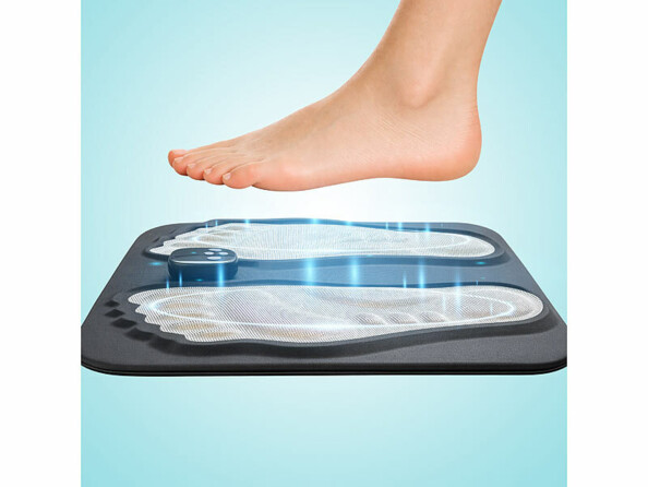 Appareil de massage EMS pour pieds vu de côté avec un pied