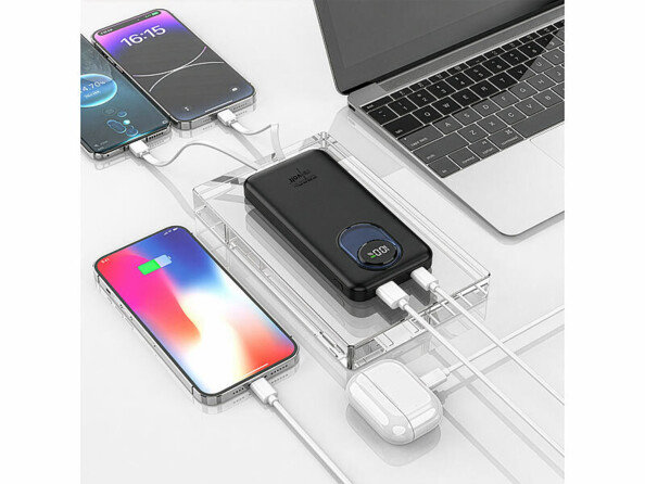 Batterie externe 10000 mAh PB-845 rechargeant plusieurs appareils sur un bureau