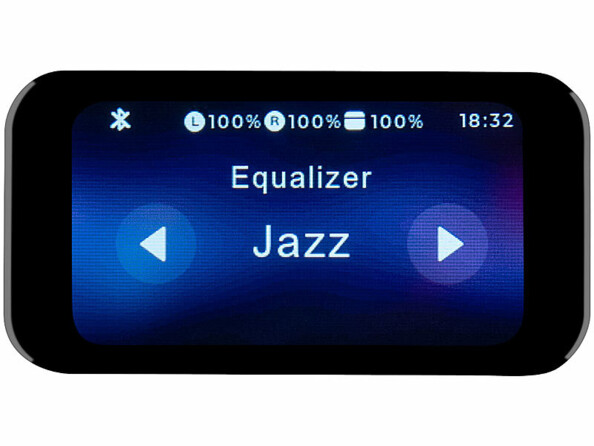 Écran bleu avec égaliseur Jazz, Bluetooth, batteries L/R à 100%, heure 18:32, flèches gauche et droite