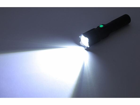 Lampe de poche LED rechargeable avec faisceau large