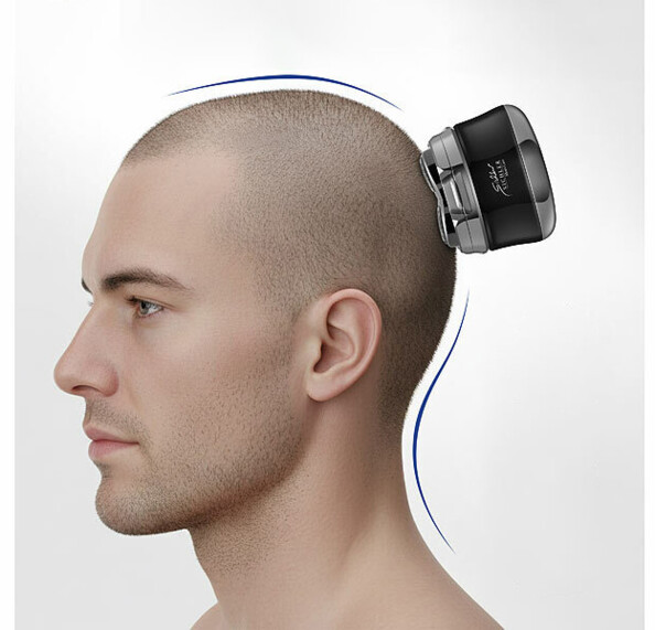 Rasoir électrique rechargeable pour crâne mis en situation sur un mannequin