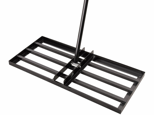 Rateau niveleur pour gazon vu de dessus