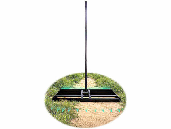 Rateau de nivellement pour pelouse vu de 3/4 face