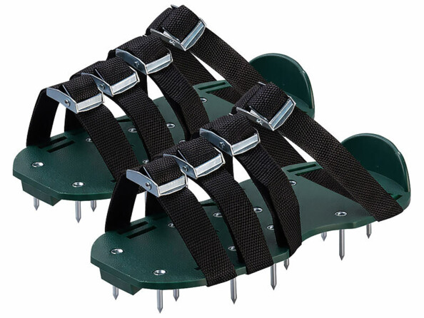 Semelles à clous aérateur pour gazon vue de coté