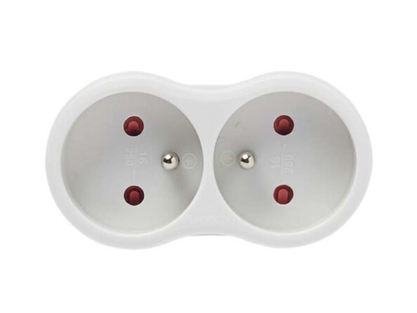 2 prises Schuko supporte jusqu'à 3500 W