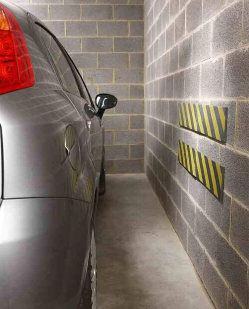 Les mousses sont très robustes et faciles à installer. Ces protections vous permettent de garer votre voiture dans votre garage ou dans les abris étroits en toute sécurité