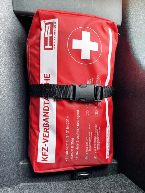 Trousse de secours pour véhicules de la marque PEARL