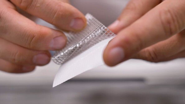 Ruban de réparation adhésif pour moustiquaire