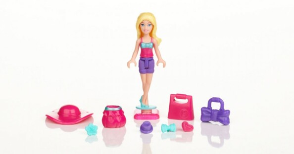 Figurine Barbie Build'n'style fashionista avec chapeau, sacs à main et accessoires de mode