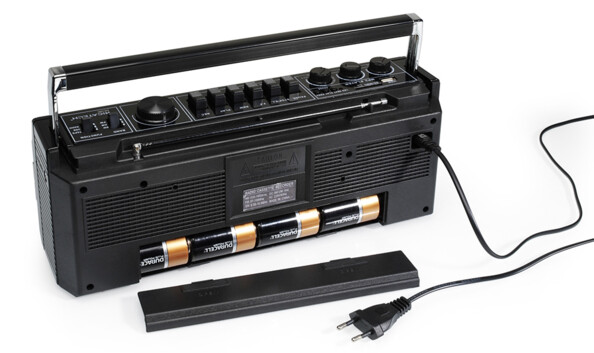 ghetto blaster moderne alimentation piles type c lr20 ou secteur 230v