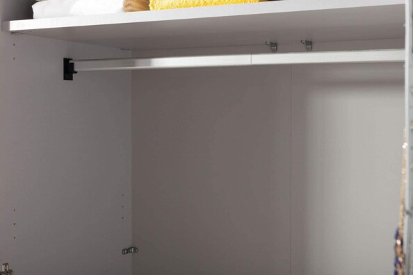 Tringle en métal supplémentaire pour penderie