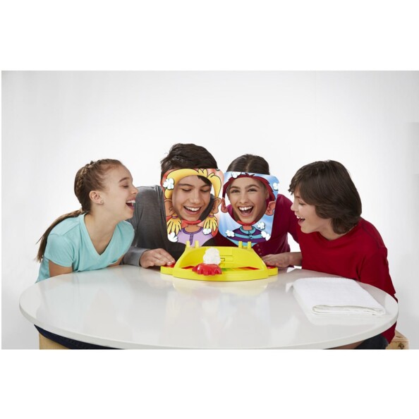 Jouer à Pie Face Super Duel à 2 ou plus.