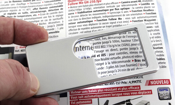 Loupe de lecture compacte et éclairante, par Pearl