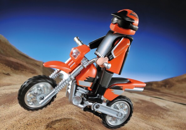 Motocross Playmobil 5115 mis en situation.