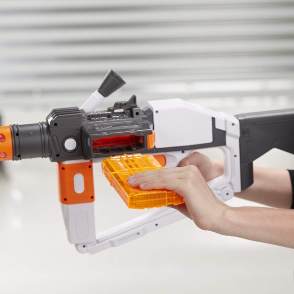 Nerf Star Wars Stromtrooper Deluxe Blaster avec chargeur latéral.