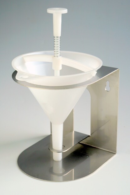 Support inox pour entonnoirs