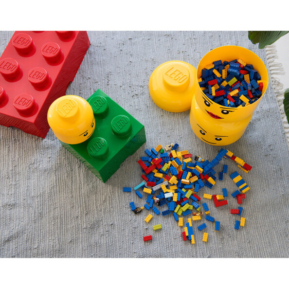 Têtes de rangement LEGO de petite et grande taille.