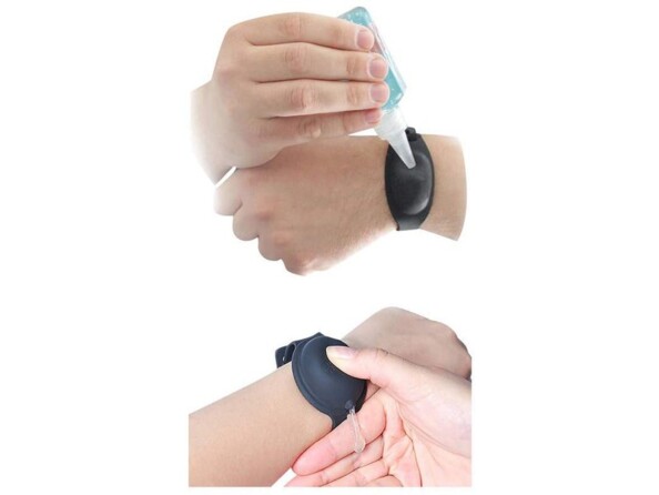 Remplissage du bracelet distributeur par pipette et distribution par pression sur le réservoir 10 ml