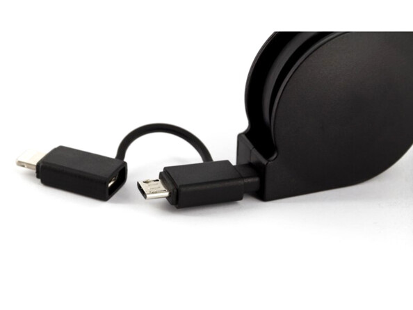 Gros plan sur les fiches interchangeables clipsables Micro-USB et Lightning
