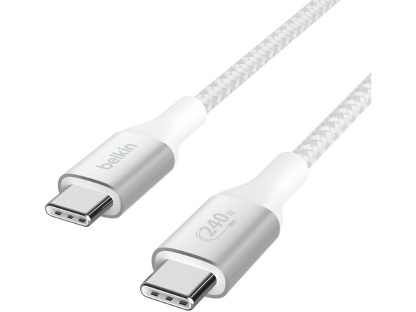Gros plan sur les deux connecteurs USB-C réversibles du câble de chargement et de transfert de données