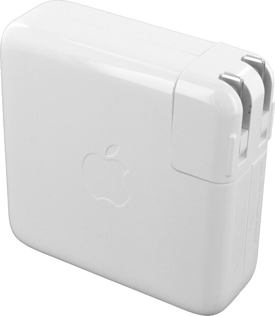 Chargeur rapide 96 W pour MacBook, iPhone et iPad version US avec fiches rétractées et logo Apple en relief sur le boîtier blanc