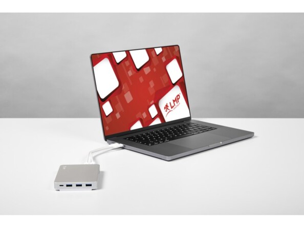 Branchement de la station d'accueil et boîtier SSD LMP à un PC portable allumé via 2 câbles USB de la même couleur