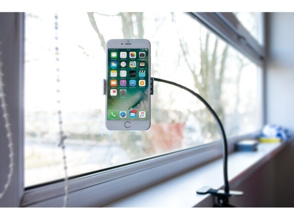 Support pour smartphone sur une tablette de fenêtre