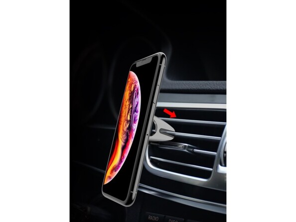 Fixation d'un smartphone avec support à pince sur les lamelles de la grille de ventilation intérieure d'une voiture avec flèche directionnelle
