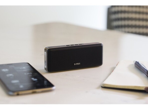 la X-mini XOUNDBAR en utilsation sur un bureau