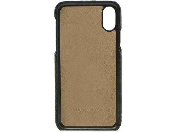 Vue de face de l'étui rigide noire translucide vide pour iphone X