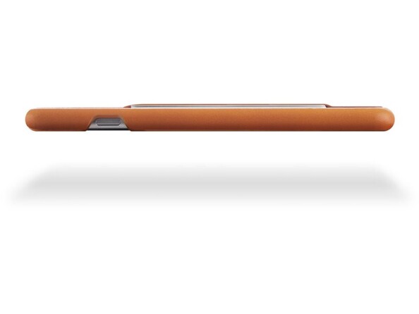 Vue du dessus d'un téléphone avec coque fine textile avec ouverture pour bouton Marche/Arrêt