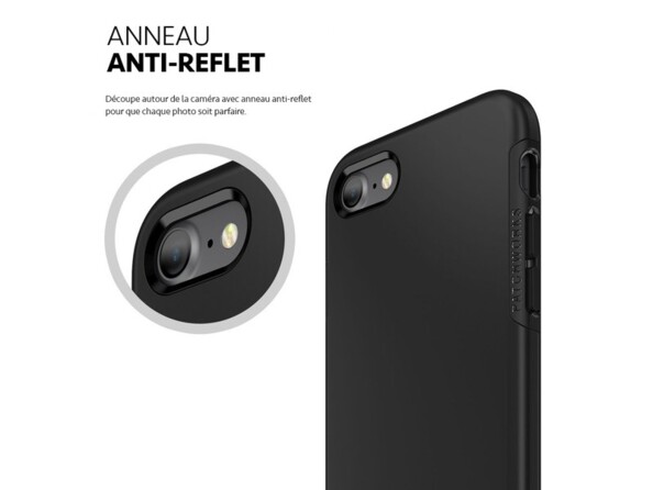 Zoom sur l'anneau anti-reflet au niveau de l'ouverture pour appareil photo de la coque renforcée antichoc noire