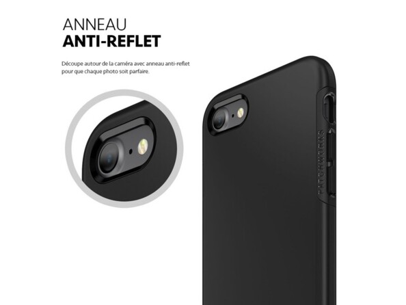Zoom sur l'anneau anti-reflet au niveau de l'ouverture pour appareil photo de la coque renforcée antichoc noire
