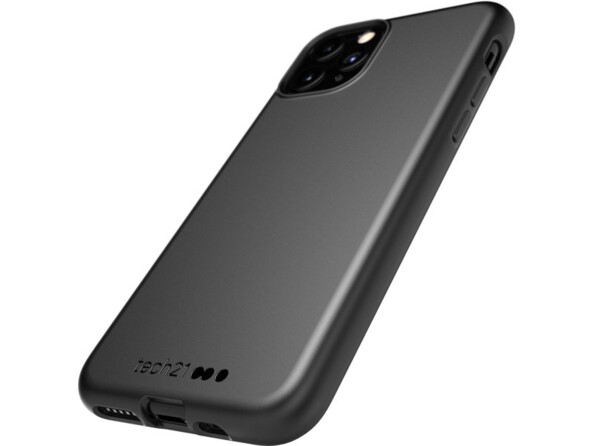 Vue arrière de biais de l'étui souple coloris noir sur un iPhone