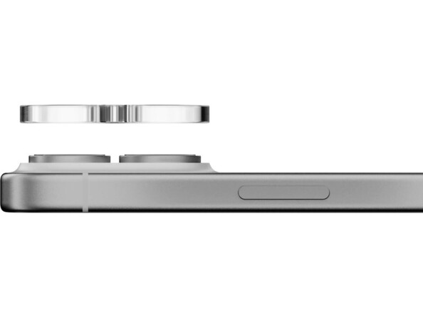 Côté gauche à plat du protecteur de caméra au-dessus d'un iPhone posé sur le dos face vers le haut