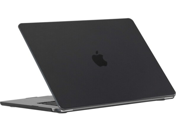 Mise en situation d'un MacBook semi-ouvert avec housse de protection noire transparente en deux parties