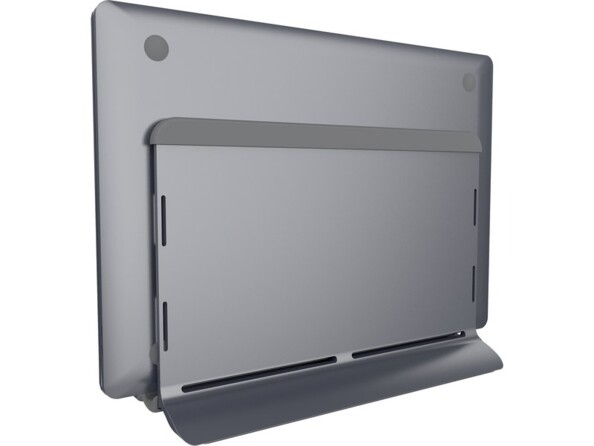 Arrière de la station verticale en métal grise avec patins en caoutchouc et PC portable rangé à l'intérieur