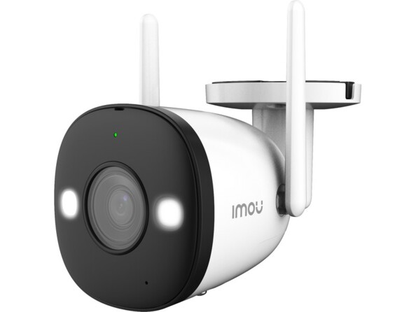 Vue de face de biais de la caméra IP Bullet 2 IMOU avec double antenne wifi, boîtier étanche, support mural, objectif à triple focale et deux projecteurs LED