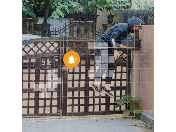 Alarme de franchissement de clôture par un voyou déclenchée par la caméra connectée