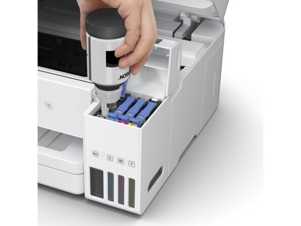 Remplissage du réservoir d'encre noire à l'aide d'une bouteille d'encre Epson 102