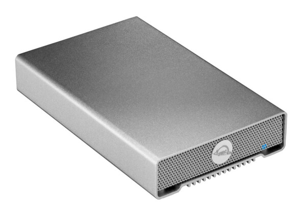 Boîtier disque dur OWC en aluminium brossé vu de trois-quarts
