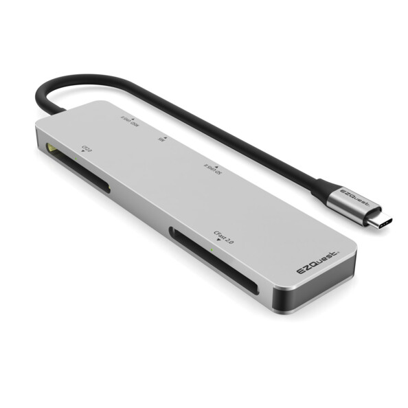 Câble adaptateur USB-C gris sidéral avec 5 ports dont port pour carte mémoire CF et CFast