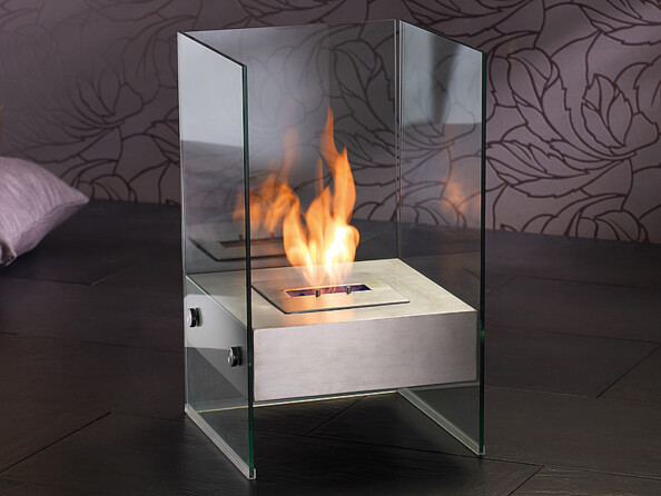 Mise en situation de la cheminée décorative au bioéthanol Carlo Milano en verre.