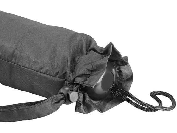 Gros plan sur la housse de transport et de protection du parapluie grand format